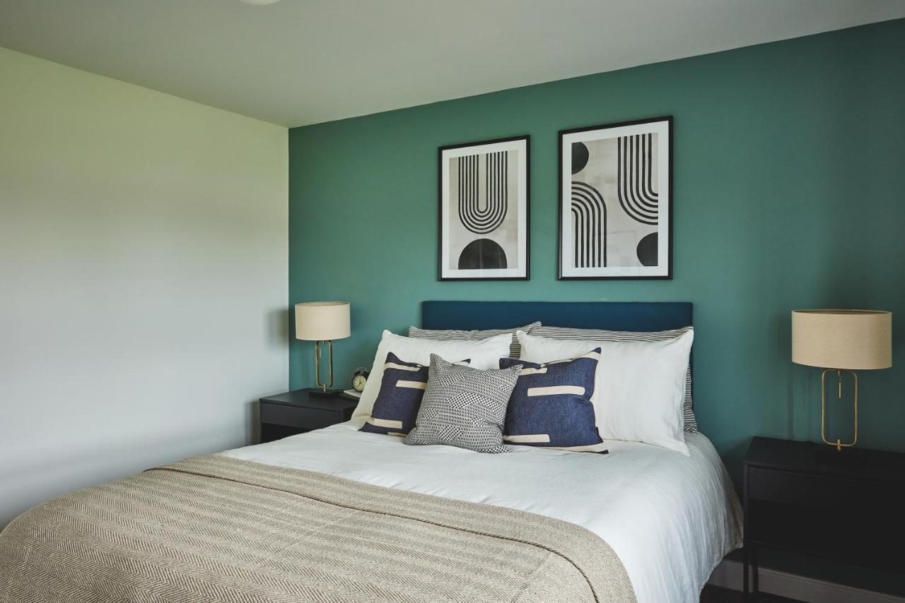 Holiday home For 6+2, 150mbp Wi-fi + Parking Coventry