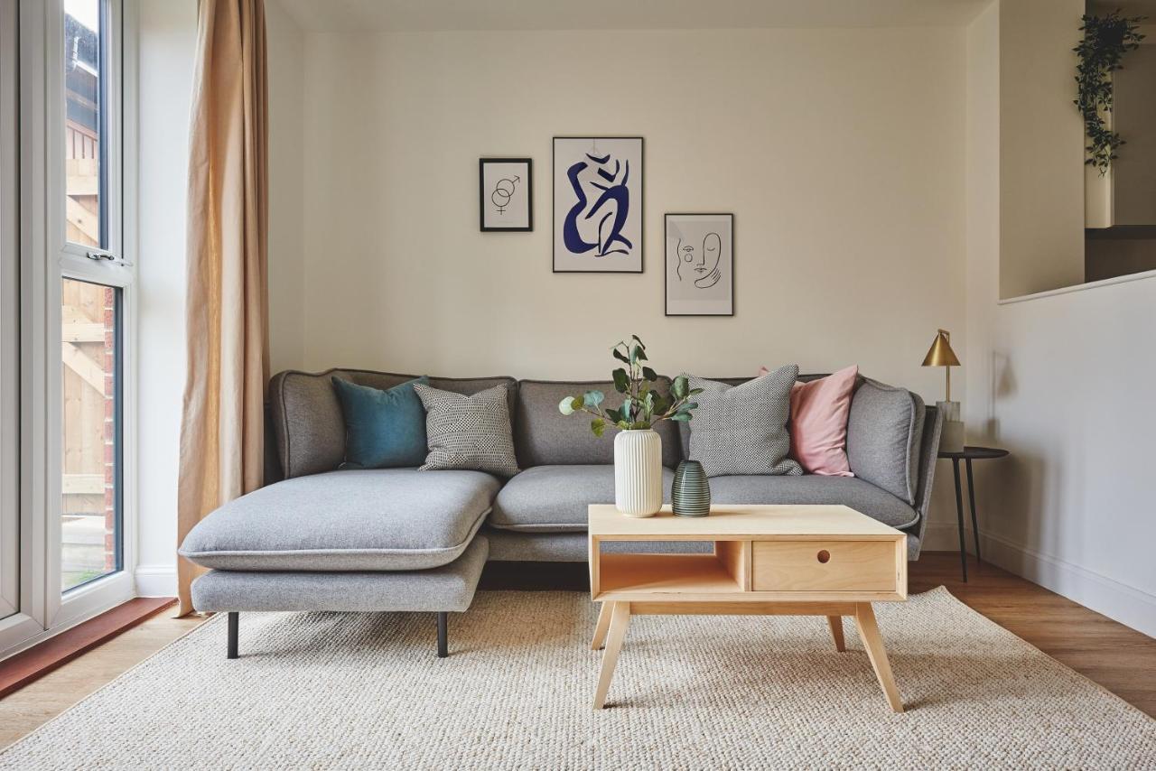 For 6+2, 150mbp Wi-fi + Parking Holiday home Coventry