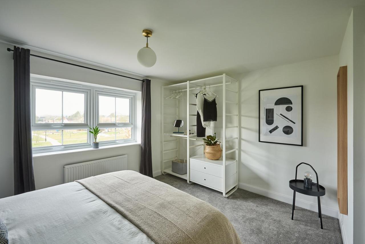 For 6+2, 150mbp Wi-fi + Parking Holiday home Coventry