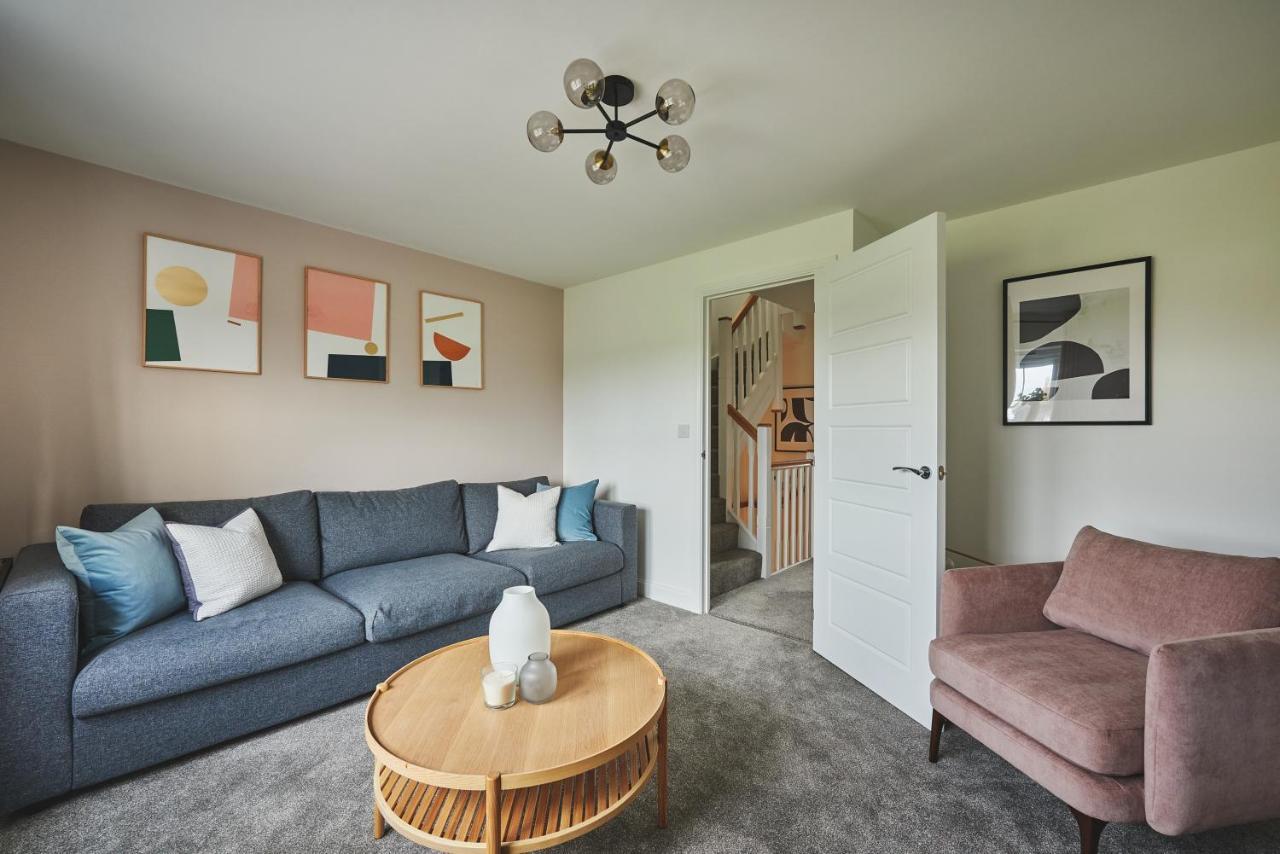 Holiday home For 6+2, 150mbp Wi-fi + Parking Coventry